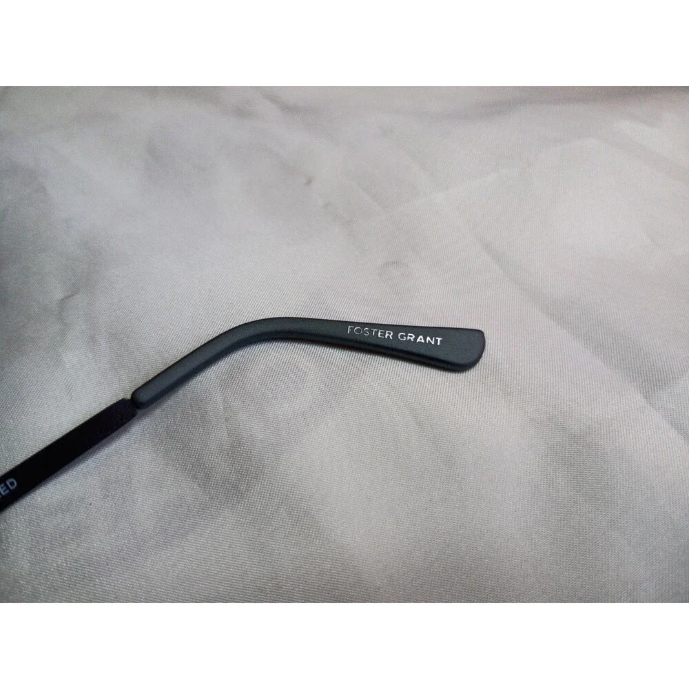 Foster Grant Polarized Sunglasses Matte Black Gray Lenses NS1119